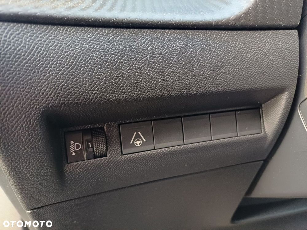 Peugeot 2008 PureTech 130 Allure S&S EAT8 - 30