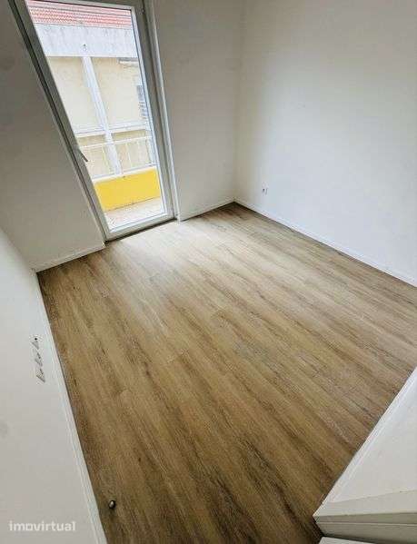 T2 Remodelado a Estrear na Brandoa – 1.100€ - Grande imagem: 4/12