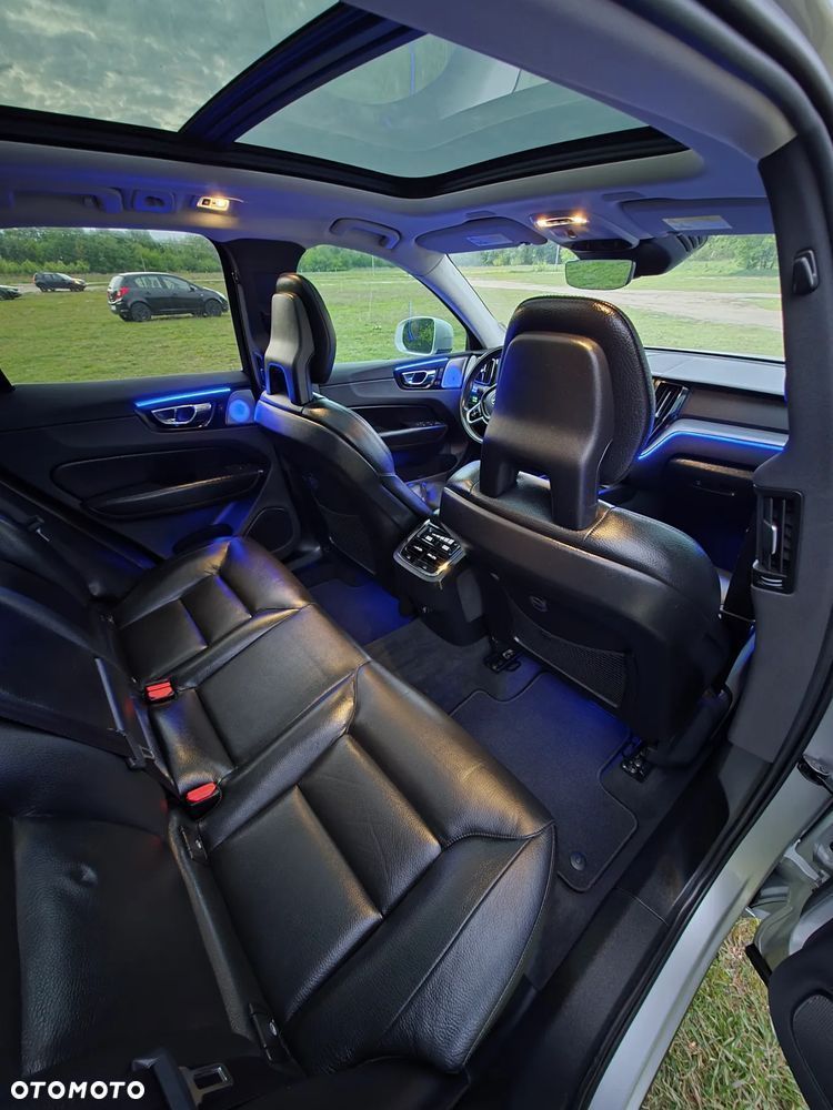 Volvo XC 60 T5 AWD Momentum Pro - 11