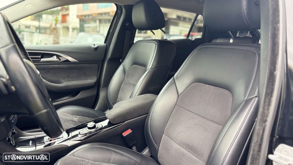 Infiniti Q30 1.5d DCT Premium City Black - 15