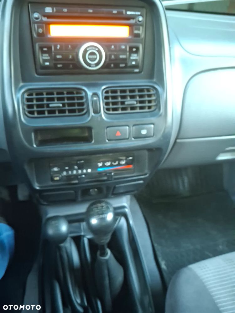 Nissan Pickup - 7