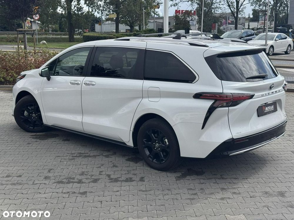 Toyota Sienna - 4