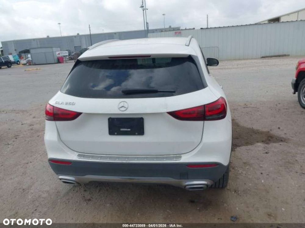 Mercedes-Benz GLA - 7