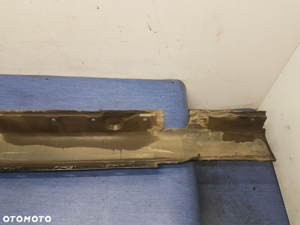 BMW 6 E63 NAKŁADKA NA PRÓG PRAWA PLASTIK - 12