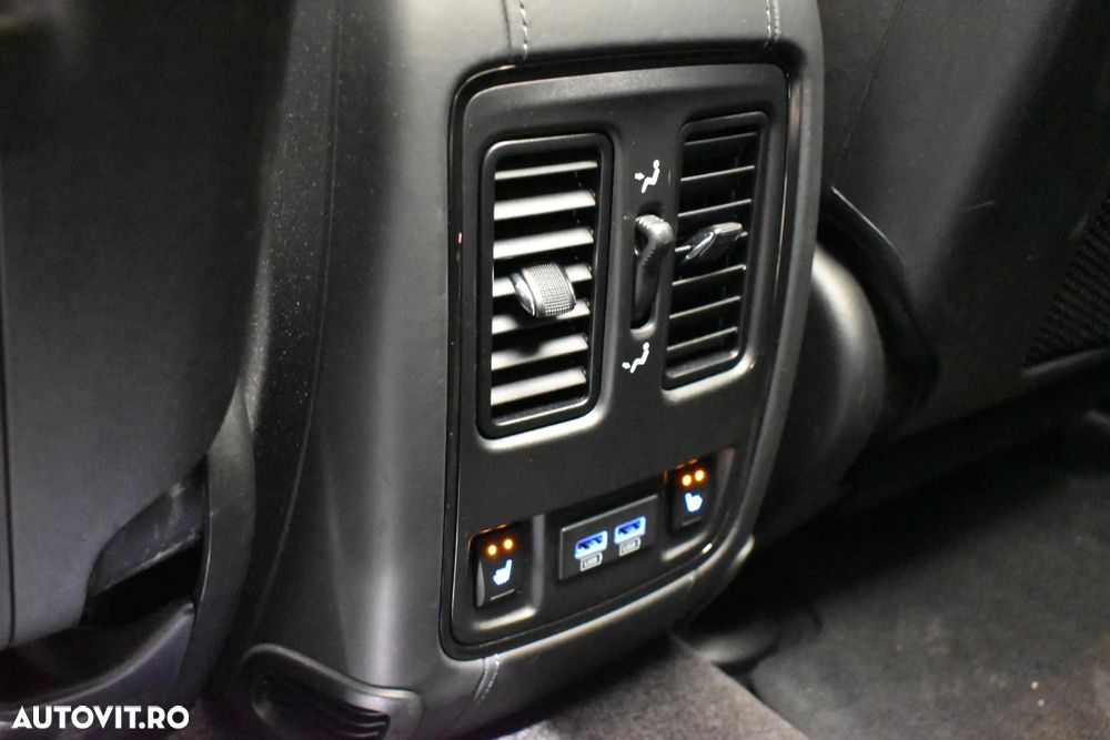 Jeep Grand Cherokee - 26