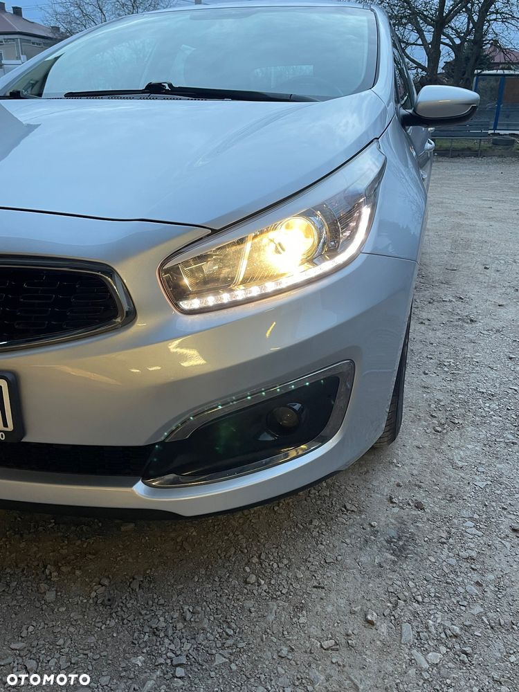 Kia Ceed - 10