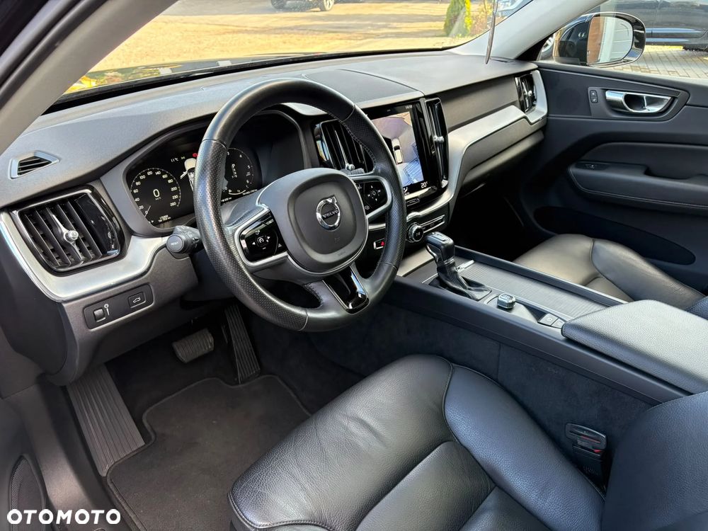 Volvo XC 60 D5 AWD Momentum - 8