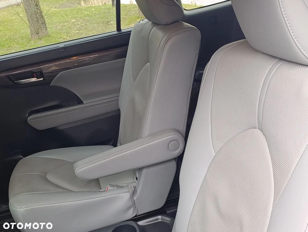 Toyota Highlander 2.5 Hybrid Executive - 27