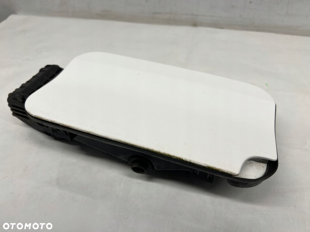 Citroen Berlingo IV 1.6 B-D klapka wlewu paliwa - 1