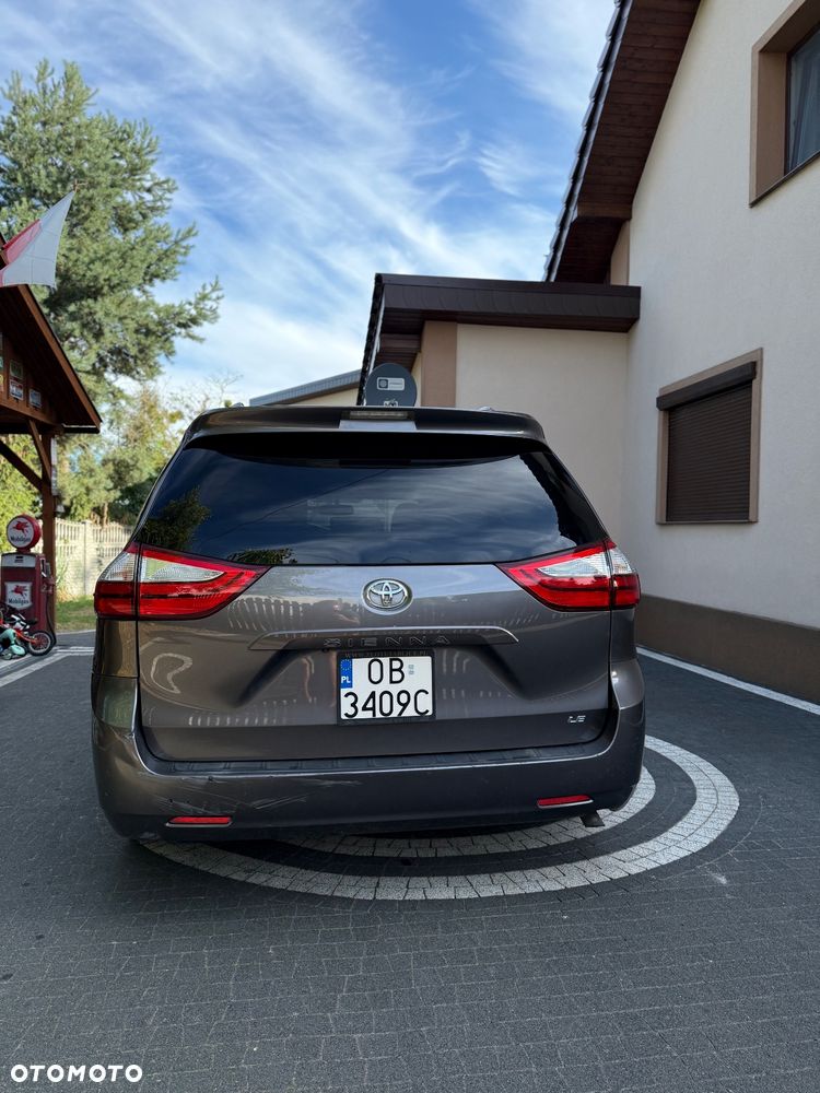 Toyota Sienna 3.5 V6 - 4