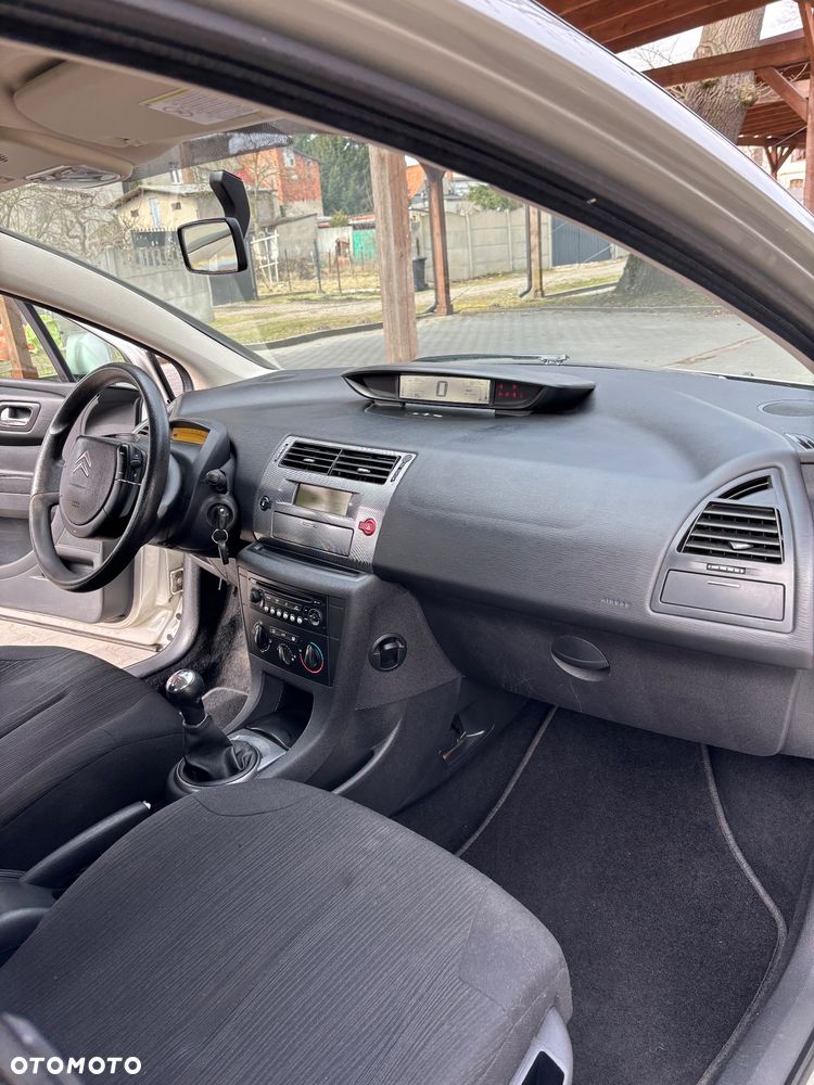 Citroën C4 1.4 16V Style - 15