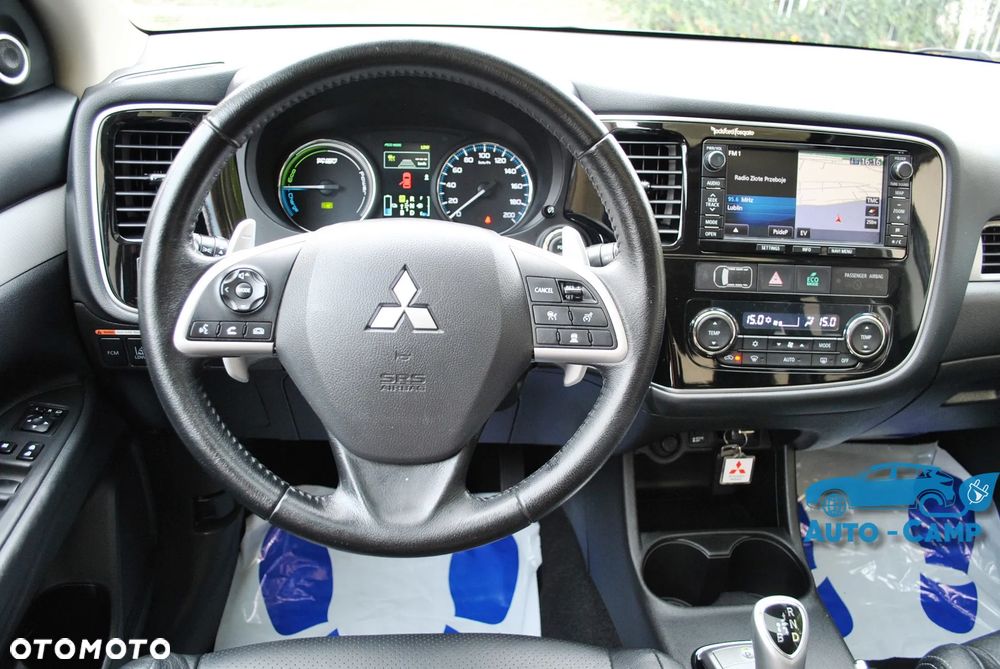 Mitsubishi Outlander Instyle NAVI + - 15