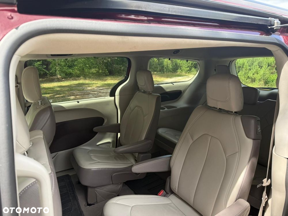 Chrysler Pacifica - 20
