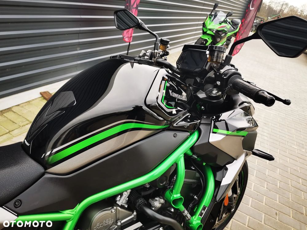 Kawasaki H2 - 12