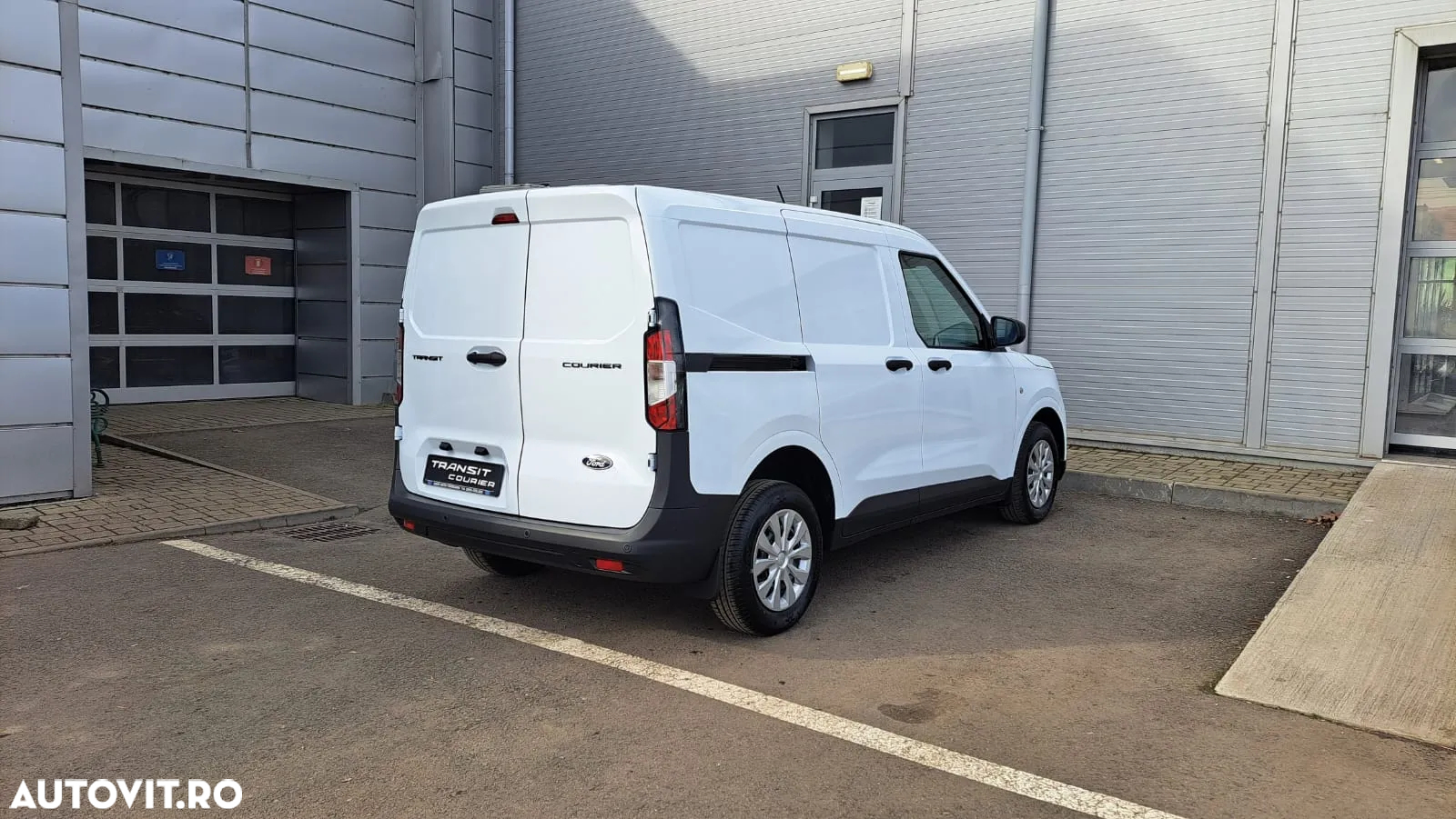 Ford NEW TRANSIT COURIER - 9