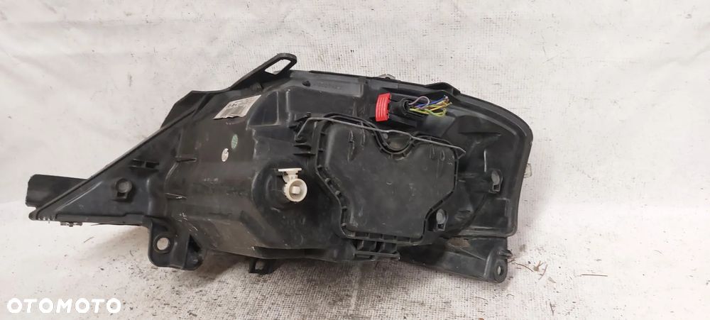 .  PRZOD PRZEDNIA LAMPA PRAWA CITROEN C3 - 6