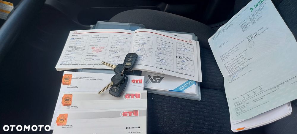 Kia Carens 2.0 EX - 12
