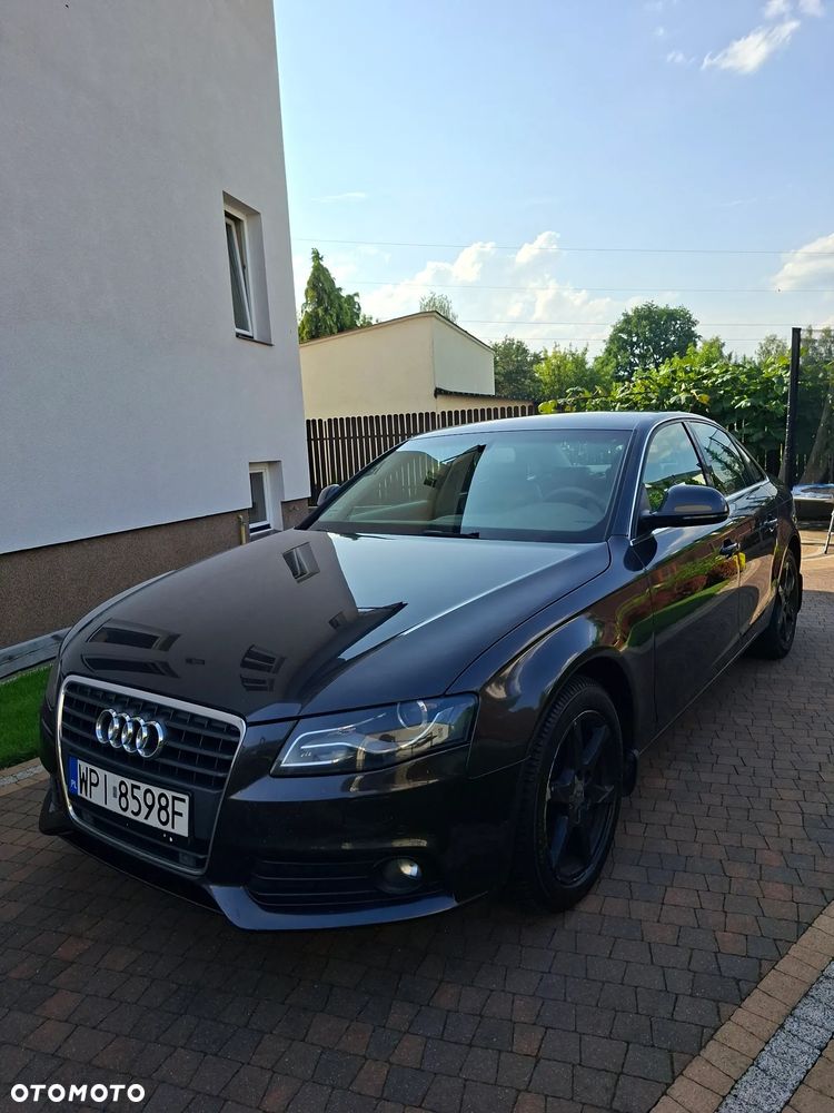 Audi A4 Limousine - 1