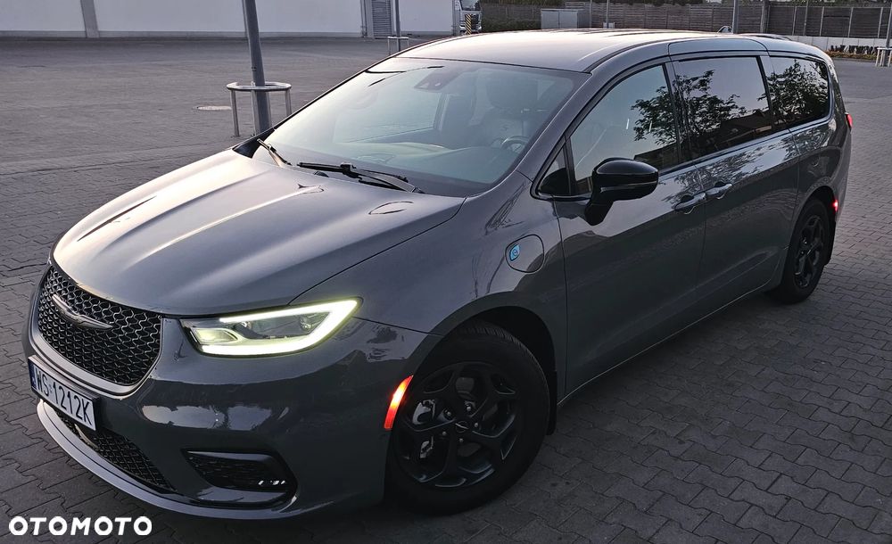 Chrysler Pacifica - 4