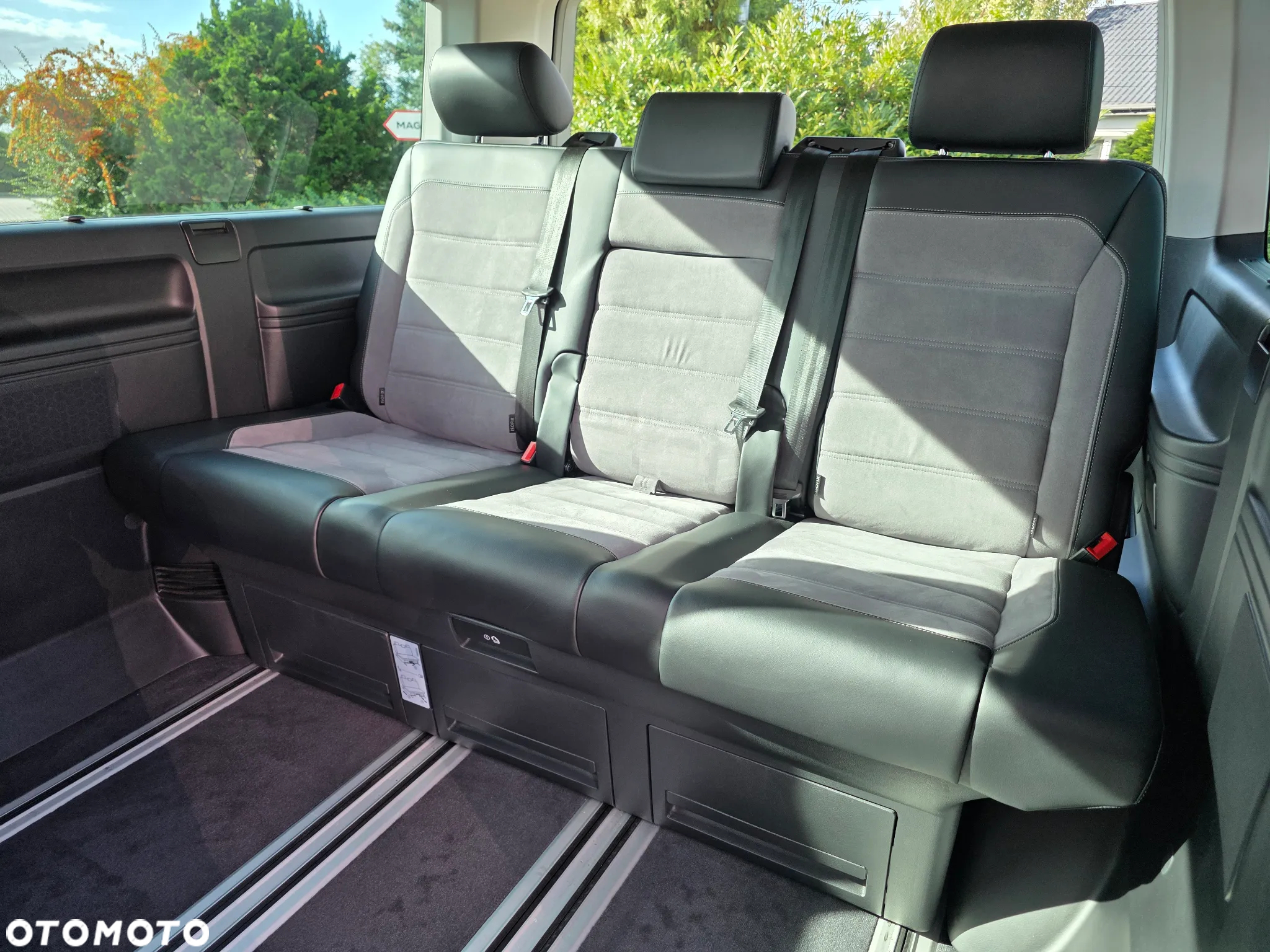 Volkswagen Multivan - 15