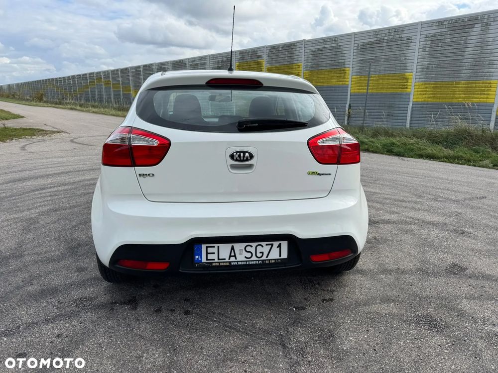 Kia Rio - 8