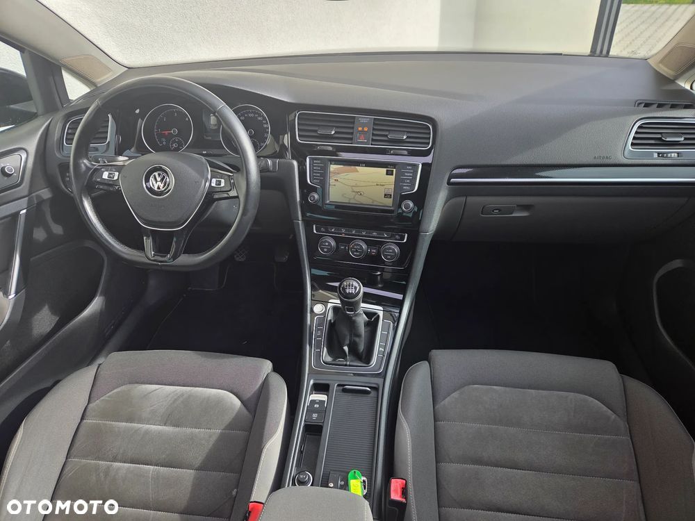 Volkswagen Golf - 9