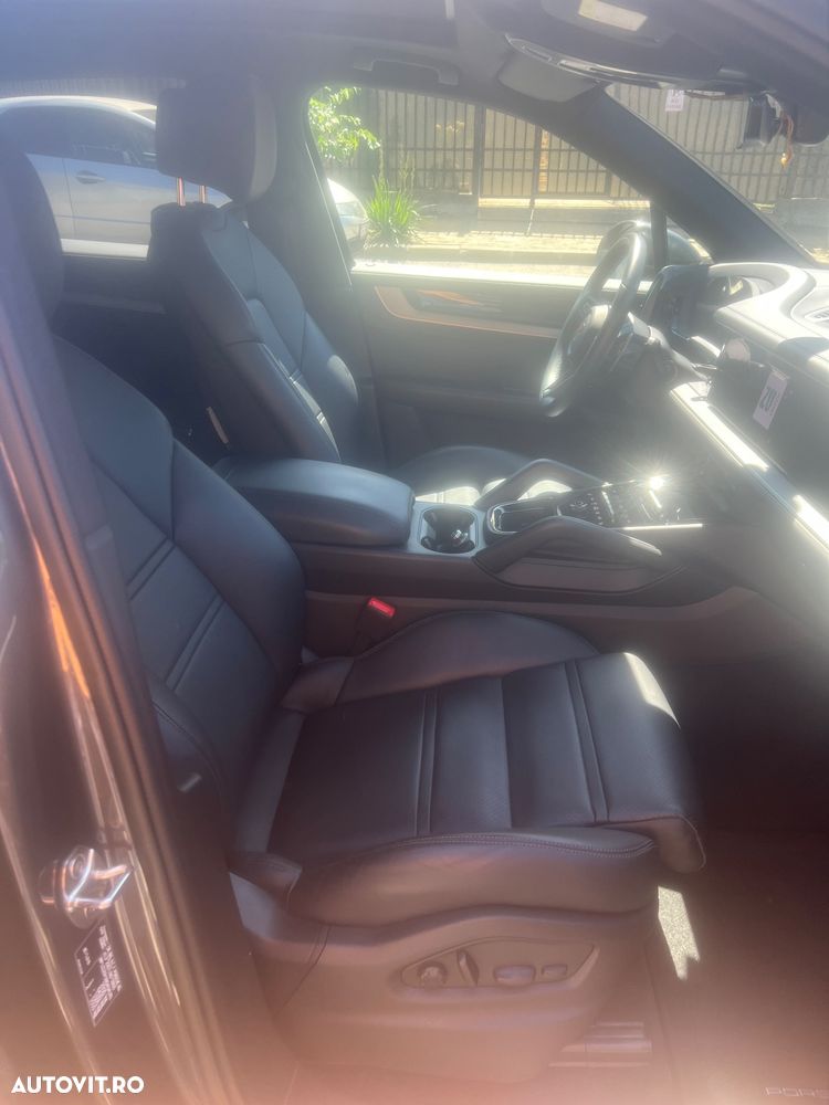 Porsche Cayenne - 15