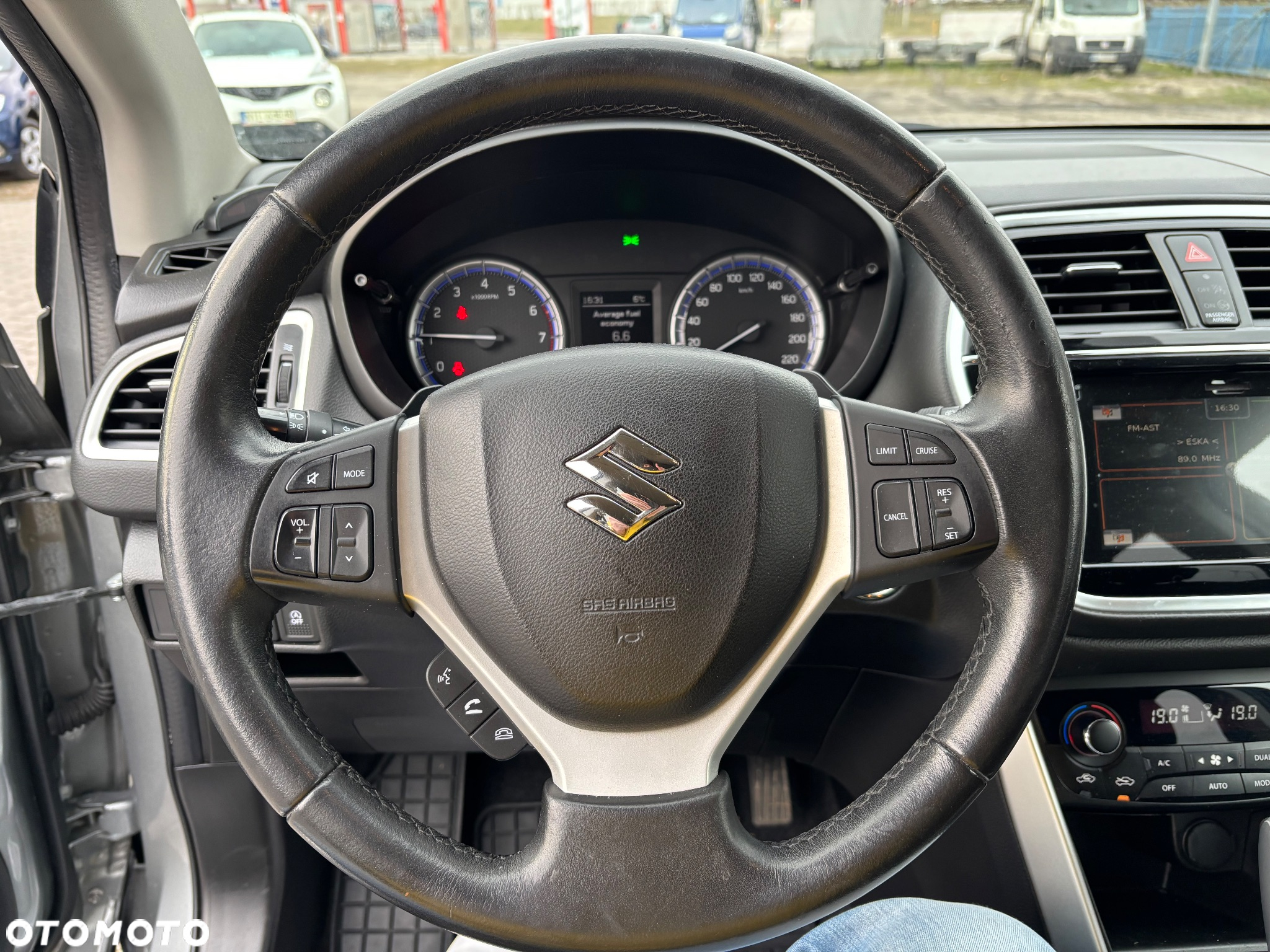 Suzuki SX4 S-Cross 1.0 T Premium - 10