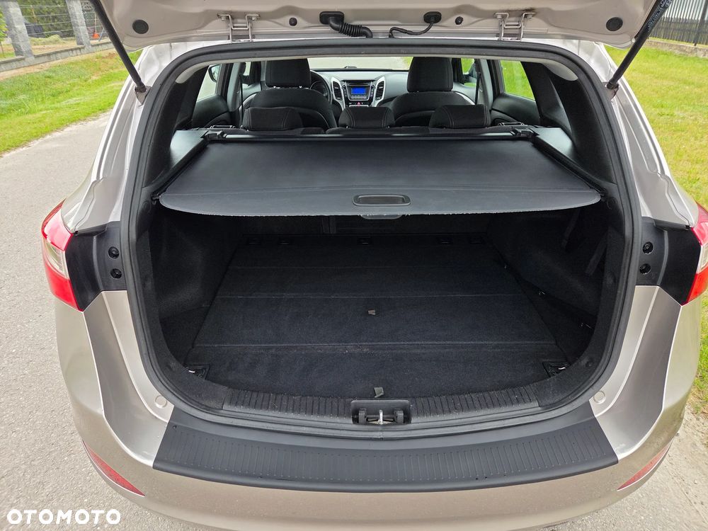 Hyundai i30 blue 1.6 CRDi Trend - 15