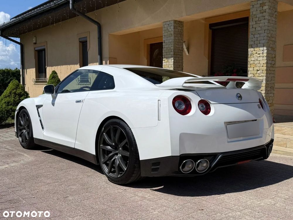 Nissan GT-R - 7