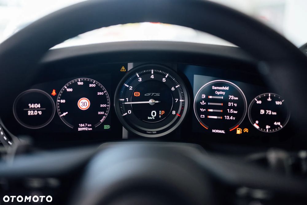 Porsche 911 Carrera 4 GTS - 34