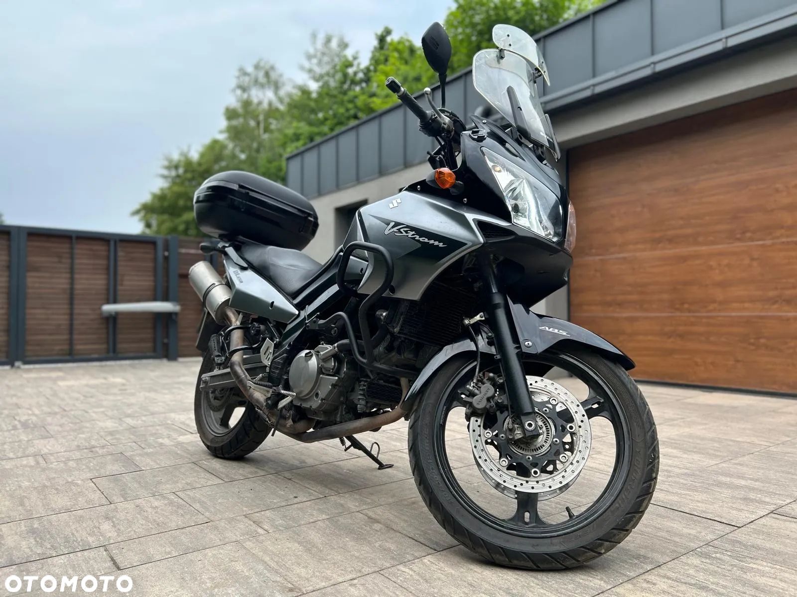 Suzuki V-STROM - 1