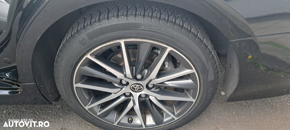 Toyota Camry Luxury - 9
