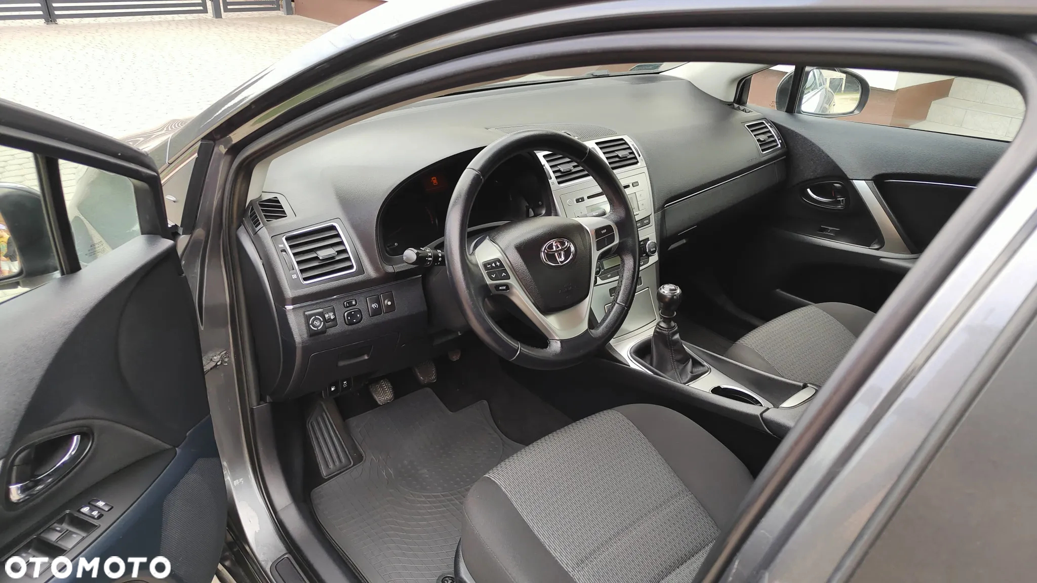 Toyota Avensis 1.8 Premium - 13