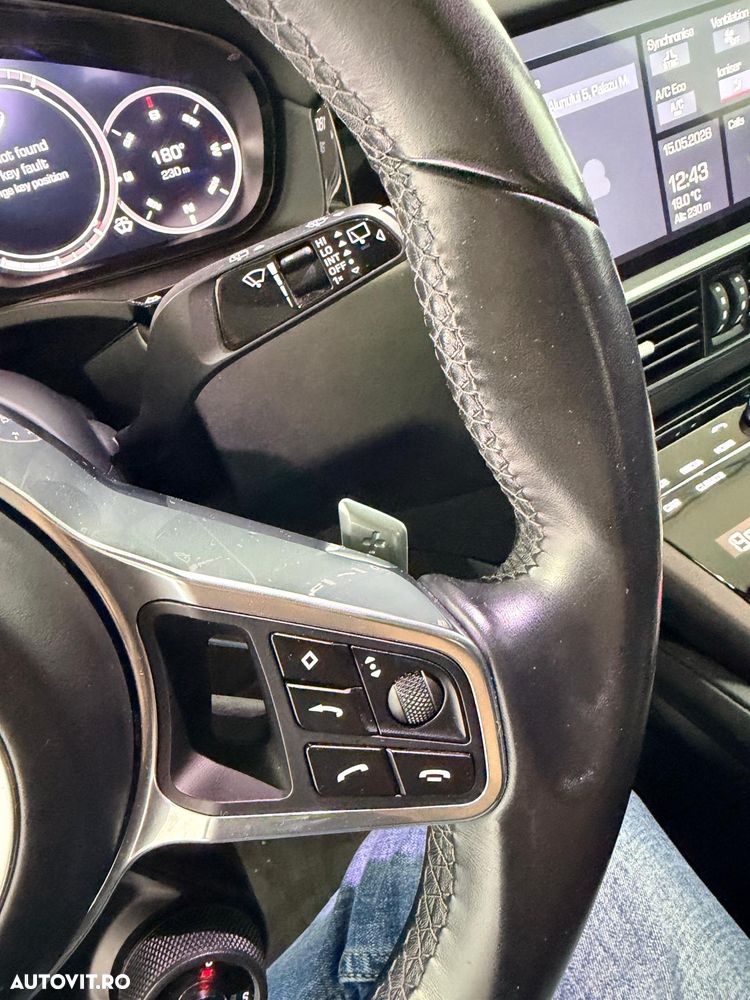 Porsche Cayenne S - 31