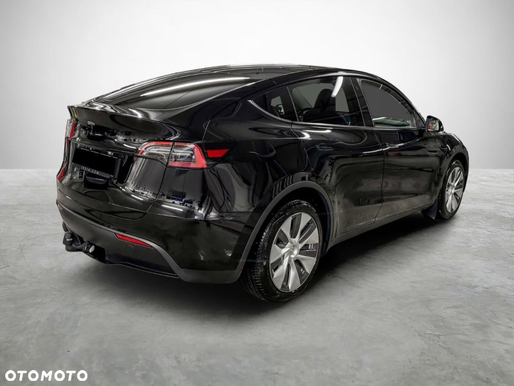 Tesla Model Y Long Range AWD - 6
