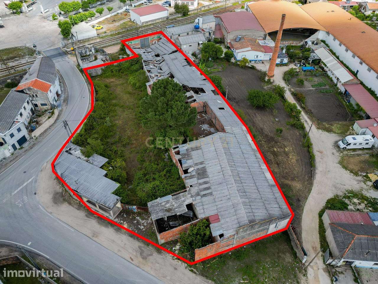 Armazém com uma área de 2.300m2, localizado em Pataias-Gare - Grande imagem: 5/14