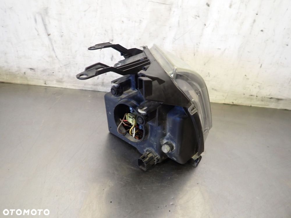 LAMPA PRAWA PRZEDNIA FORD FUSION 084311155R - 3