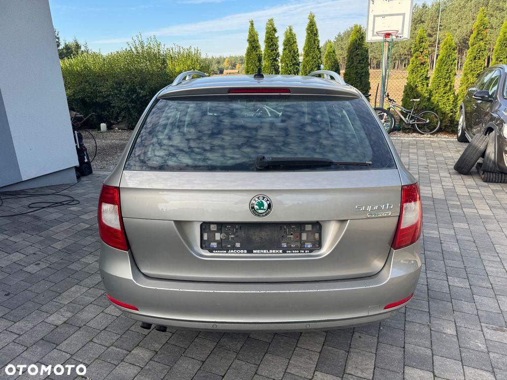 Skoda Superb 2011 photo 5