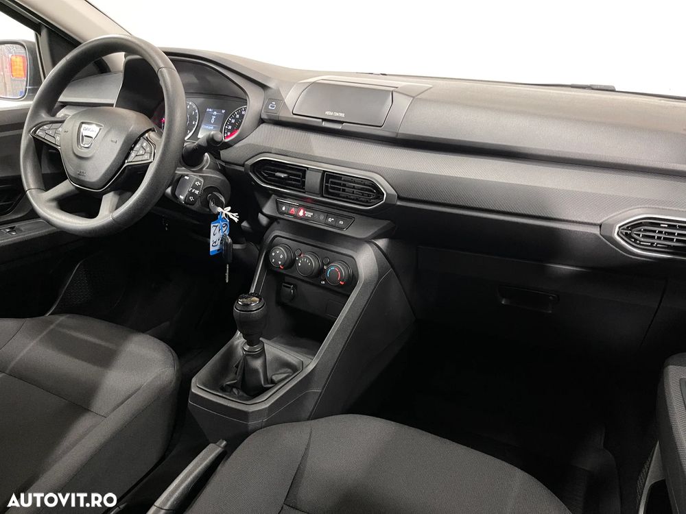 Dacia Logan TCe 90 Essential - 8