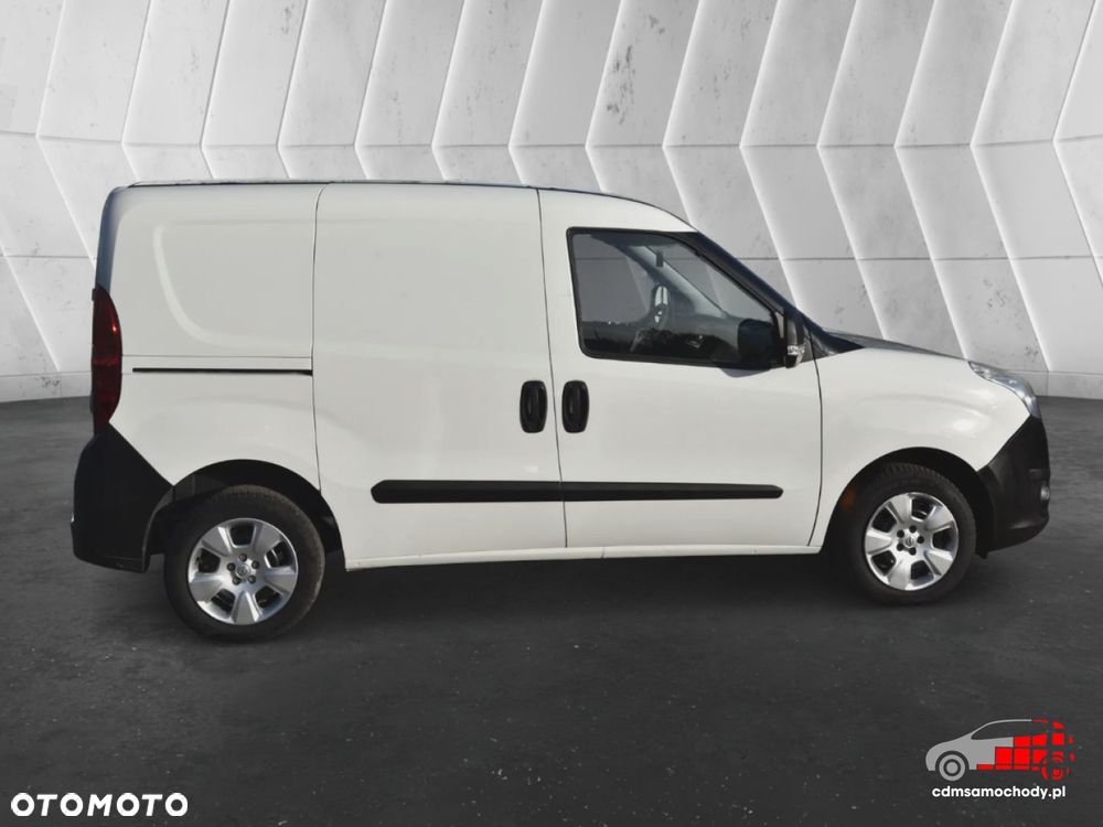 Opel COMBO - 11