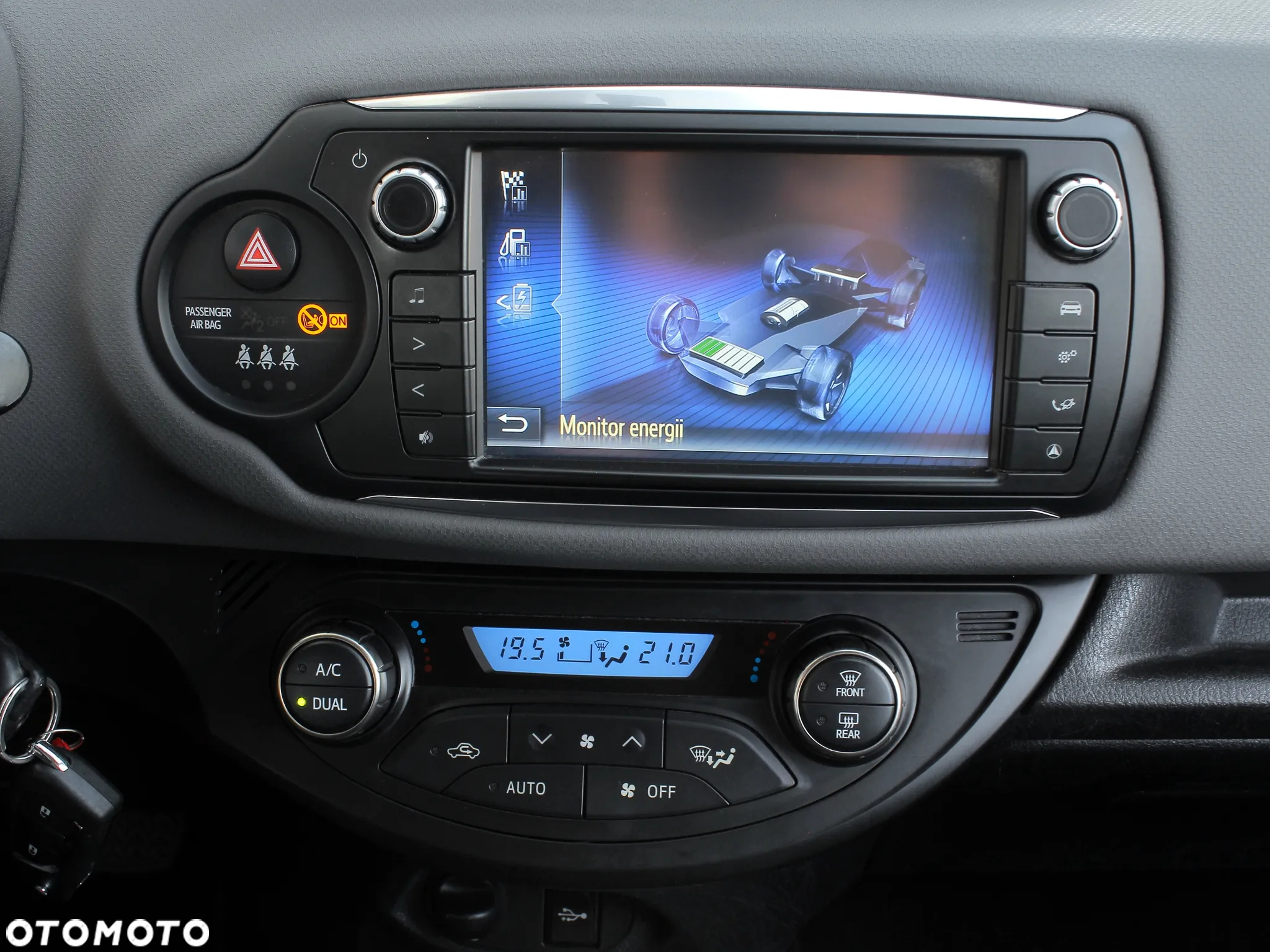 Toyota Yaris Hybrid 100 Premium - 20