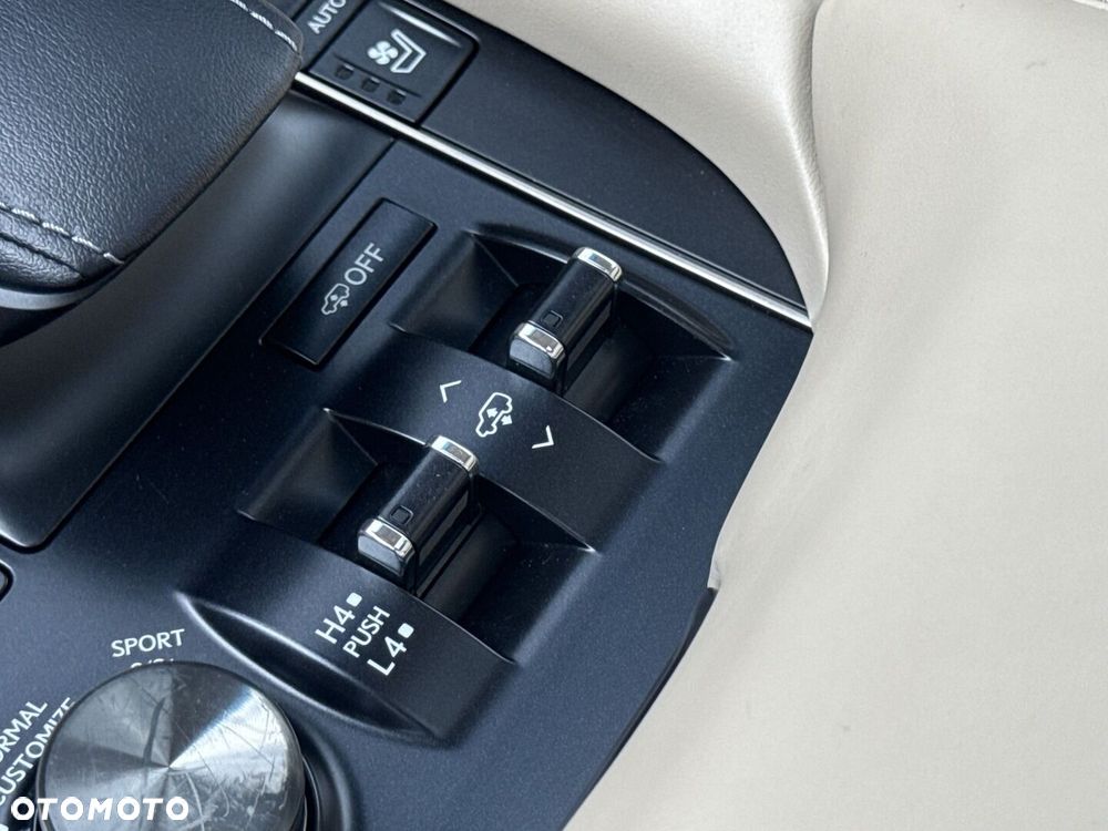Lexus LX 570 Omotenashi - 17