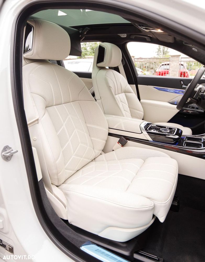 BMW Seria 7 740d xDrive MHEV - 13