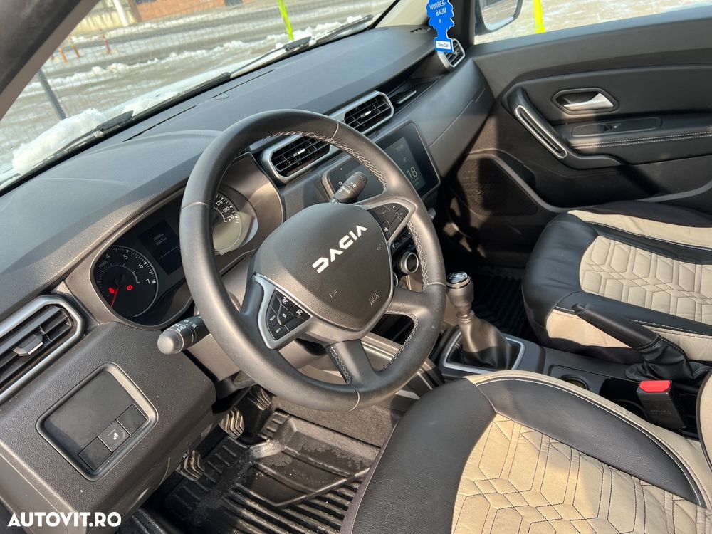 Dacia Duster 2023 photo 2