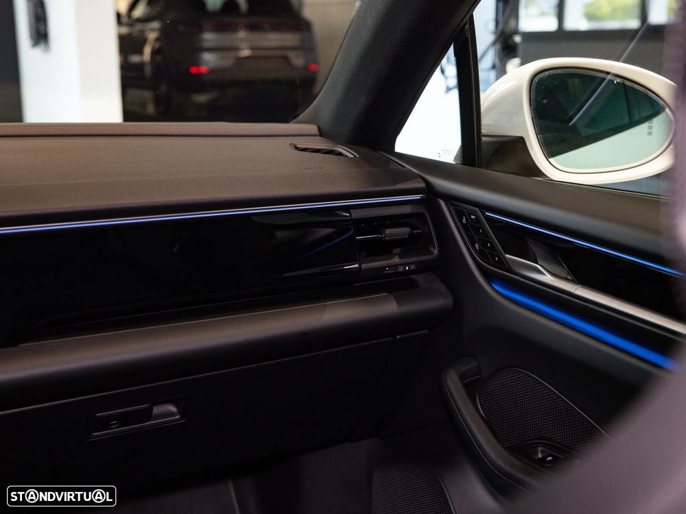 Porsche Macan Electric 4 - 31