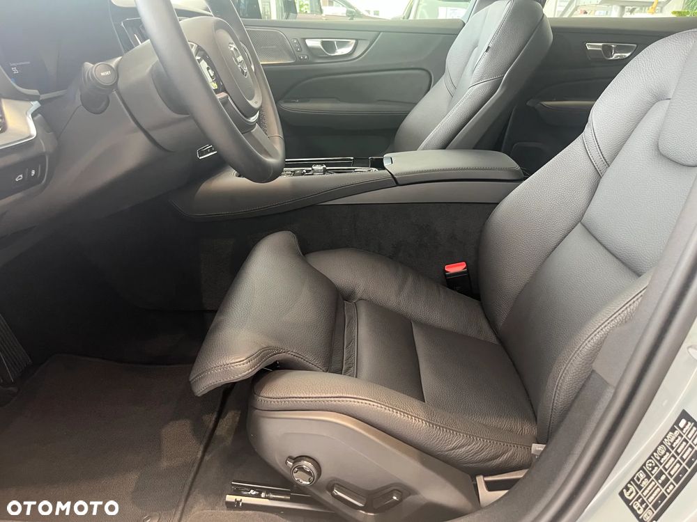 Volvo V60 T6 AWD Plug-In Hybrid Plus Dark - 11