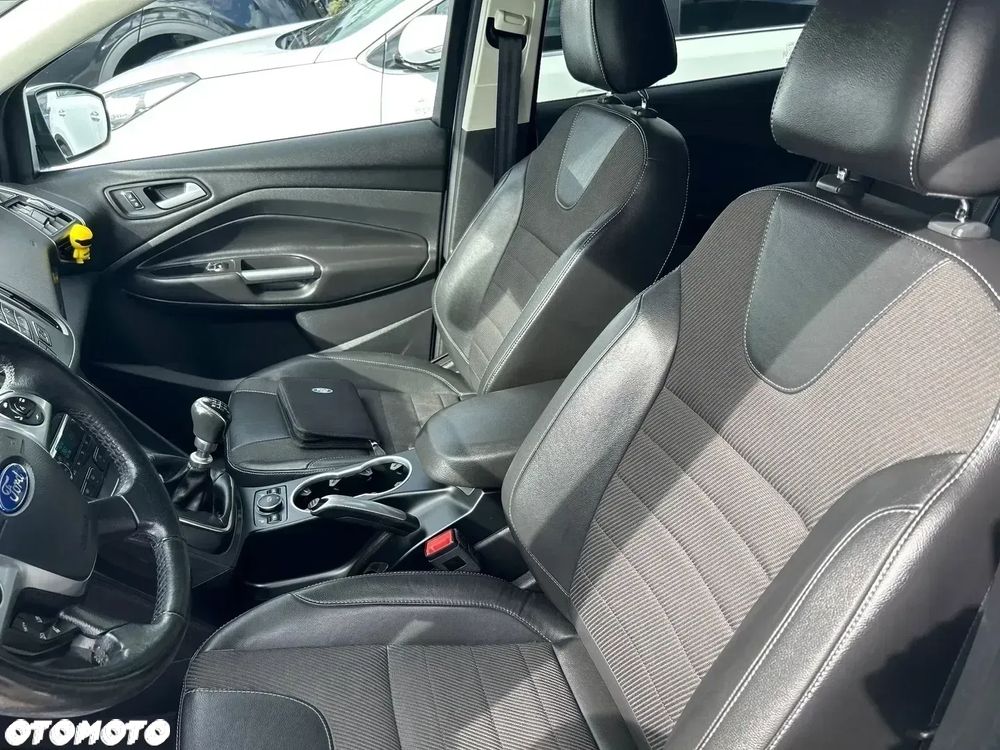 Ford Kuga 2.0 TDCi 2x4 Titanium - 15