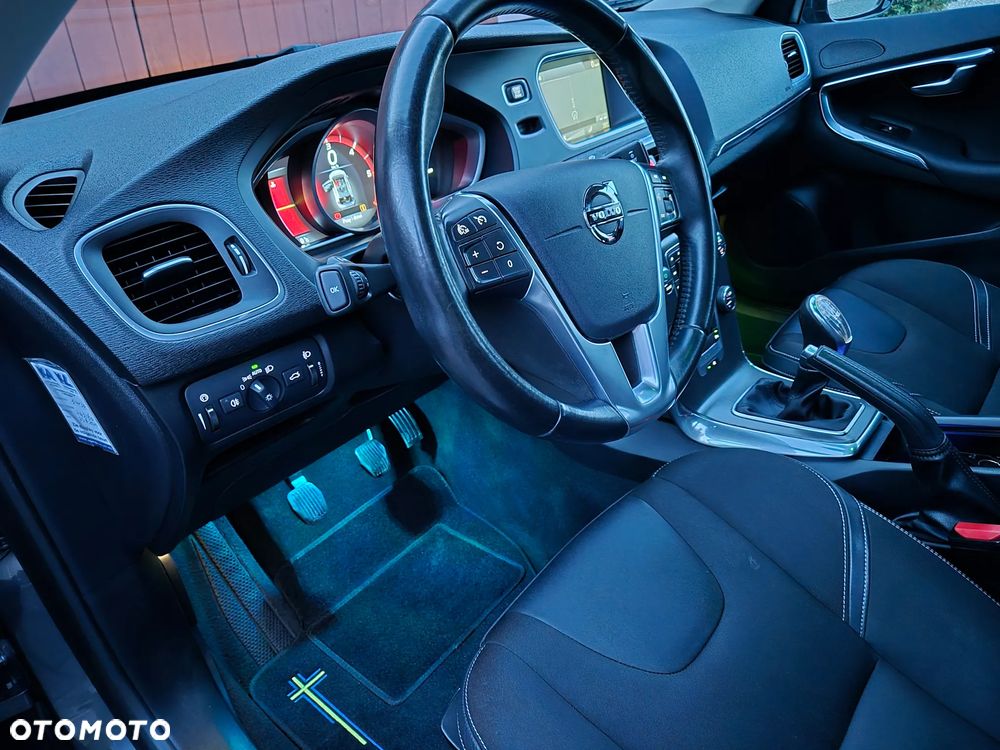 Volvo V40 D2 Momentum - 19