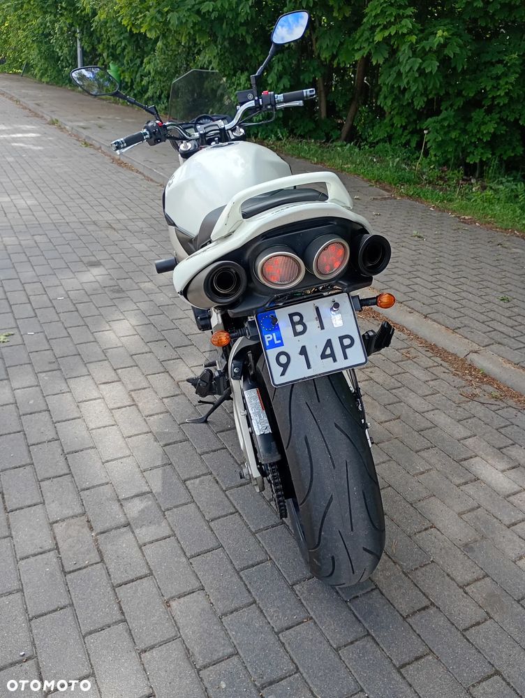 Suzuki GSR - 6